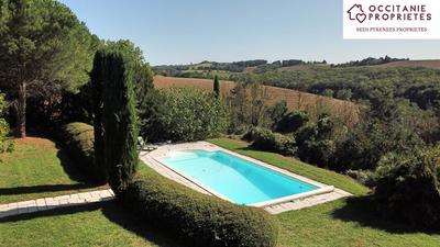 Maison de maîtres - 495 m² - 9 pièces