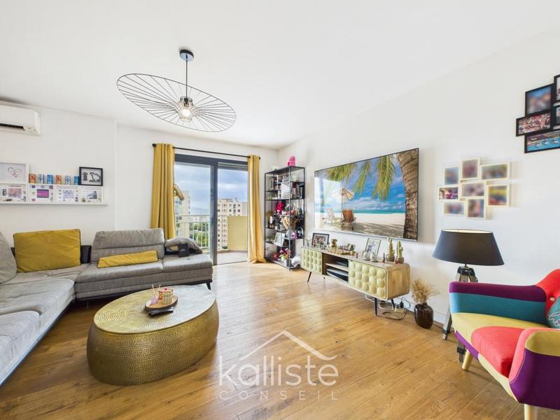 Appartement - 93 m² - 4 pièces