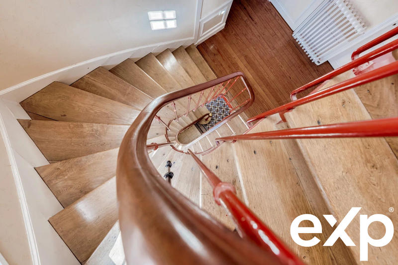 Maison - 246 m² - 10 pièces