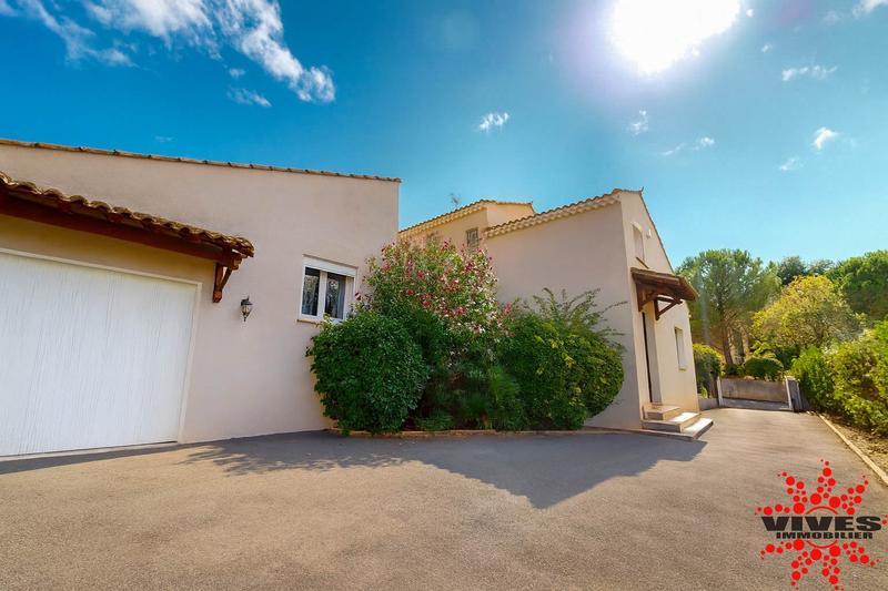 Maison - 220 m² - 5 pièces