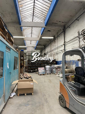 Local d'activités - 2 500 m²