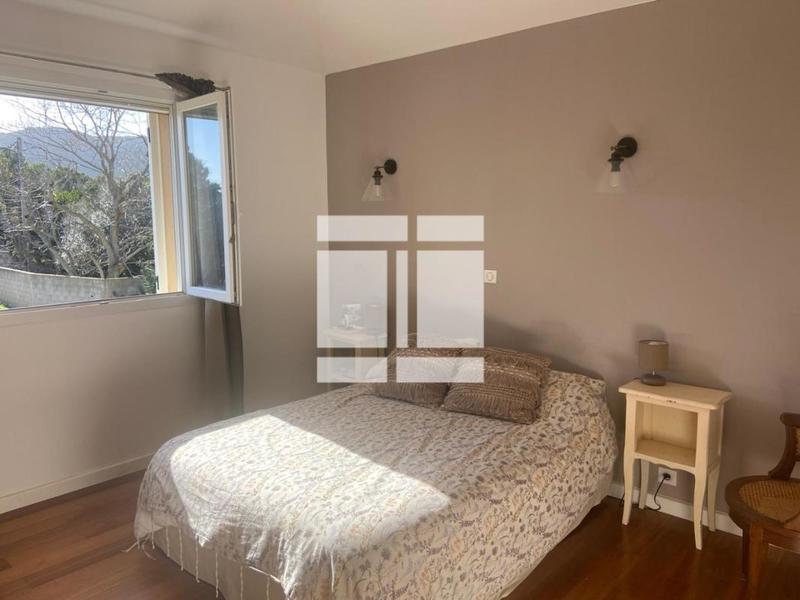 Villa - 200 m² - 8 pièces