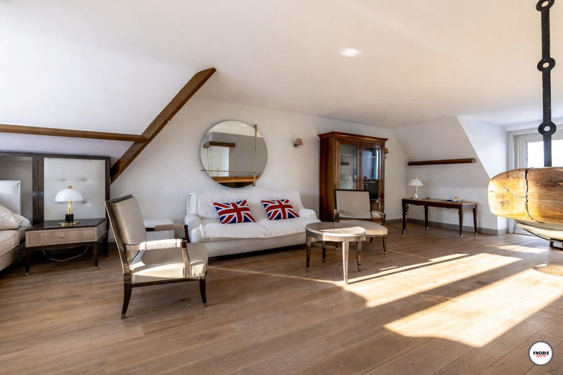 Maison - 212 m² - 7 pièces