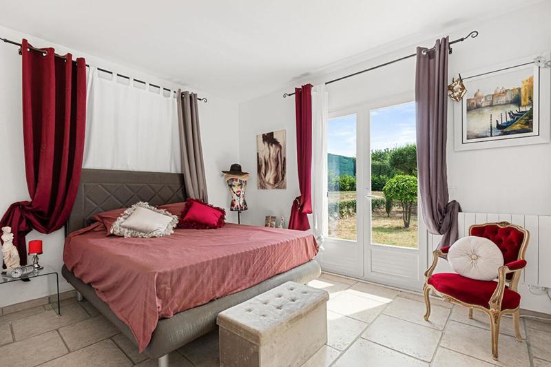 Maison - 256 m² - 8 pièces