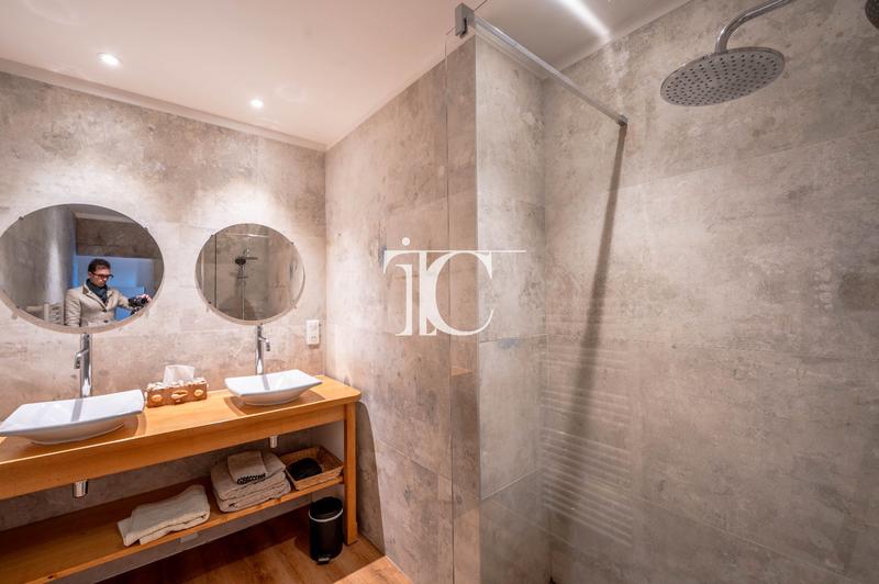 Maison - 334 m² - 8 pièces