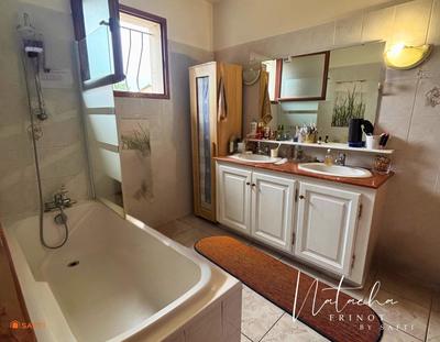 Maison - 210 m² - 7 pièces