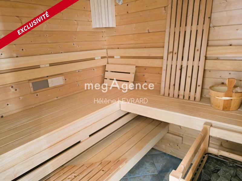 Maison traditionnelle - 176 m² - 10 pièces