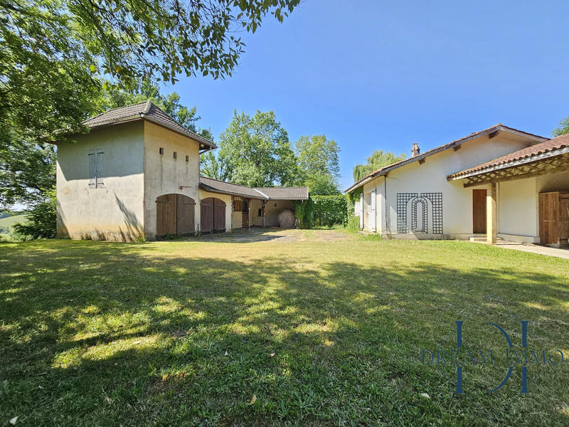 Maison - 420 m² - 11 pièces