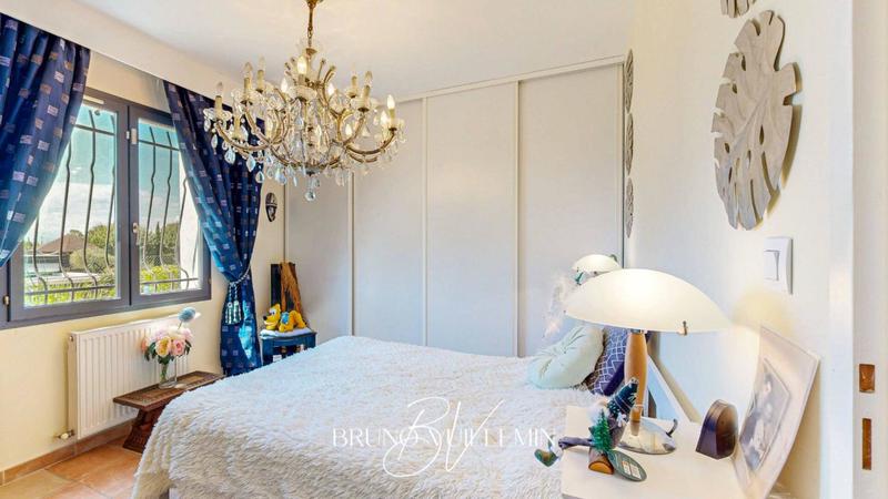 Villa - 181 m² - 8 pièces