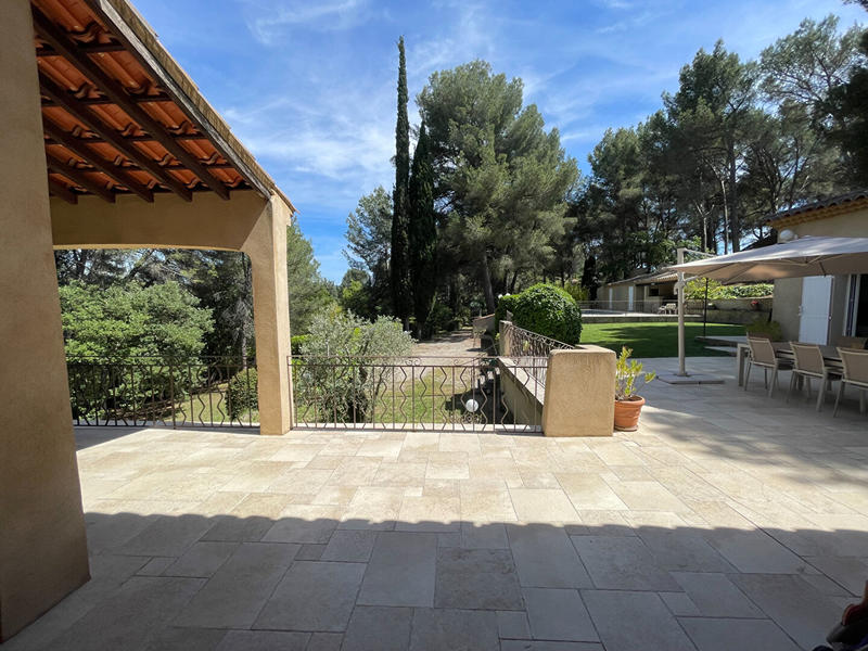 Maison - 250 m² - 7 pièces