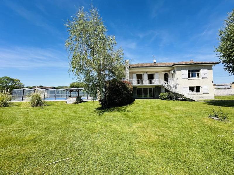 Maison - 250 m² - 9 pièces