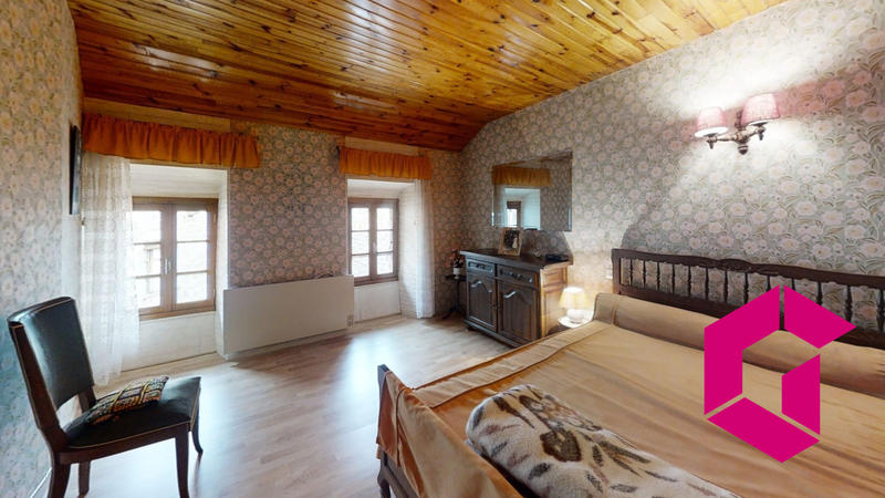 Maison - 90 m² - 5 pièces