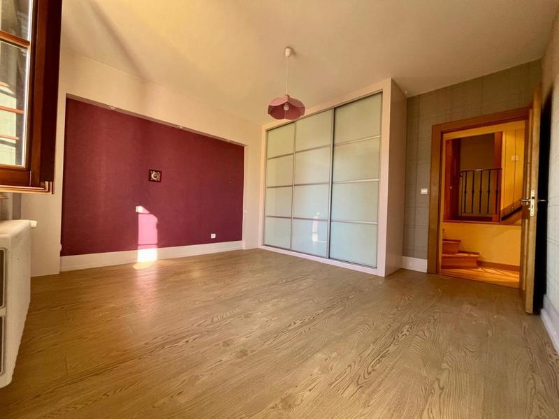 Maison - 185 m² - 8 pièces