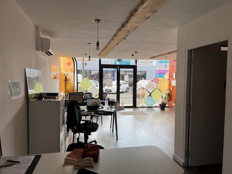 Local commercial - 240 m² - 5 pièces