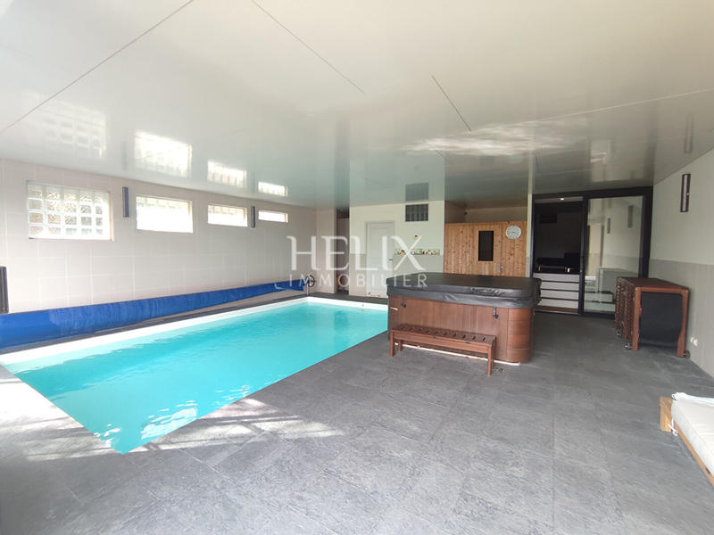 Maison - 600 m² - 17 pièces