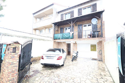 Maison - 237 m² - 11 pièces