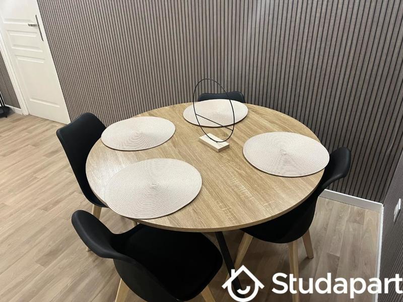 Chambre - 14 m² - 1 pièce