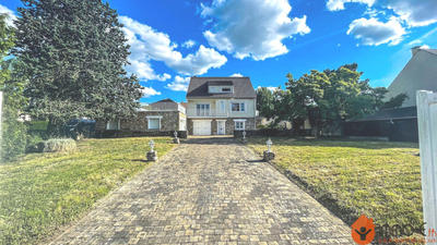 Maison - 295 m² - 9 pièces