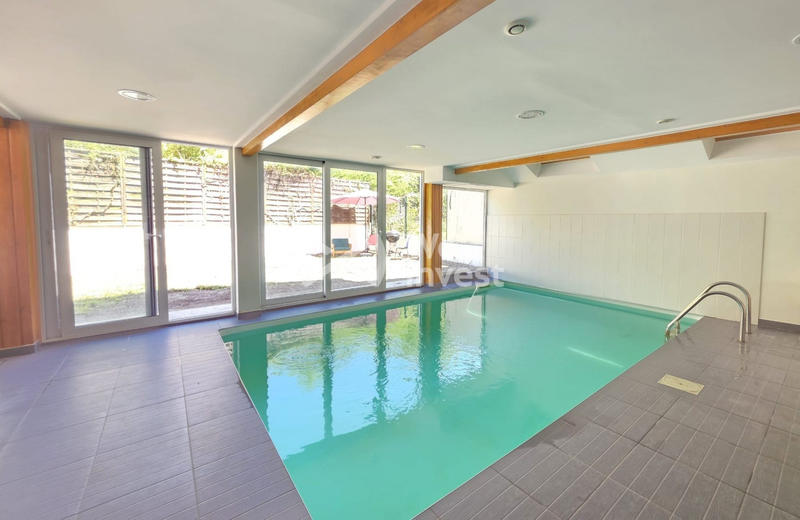 Maison - 240 m² - 6 pièces