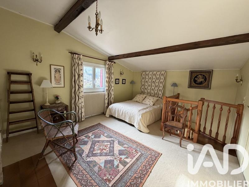 Maison - 275 m² - 8 pièces