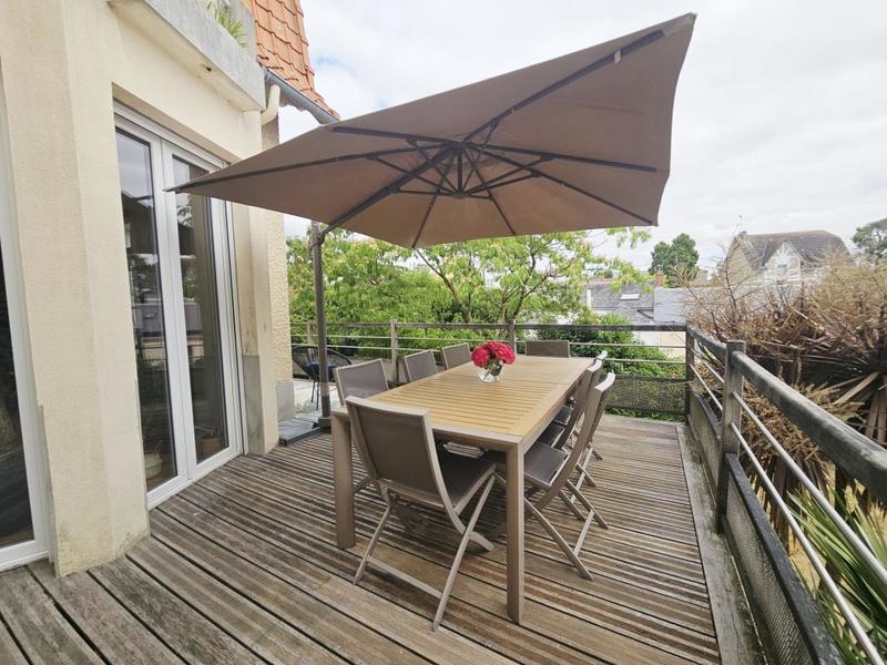 Maison - 251 m² - 10 pièces