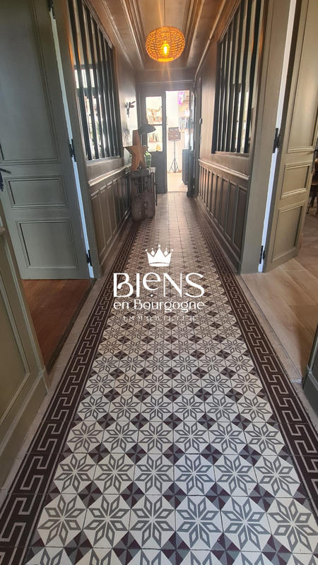 Maison - 259 m² - 8 pièces