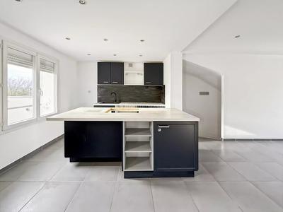 Appartement - 90 m² - 4 pièces