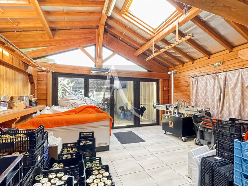 Maison - 300 m² - 6 pièces