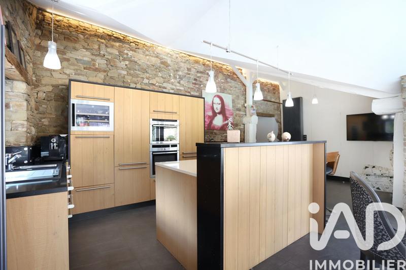 Maison - 218 m² - 8 pièces