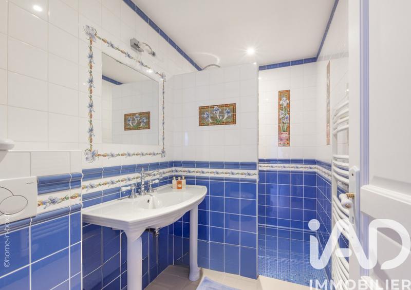 Maison - 740 m² - 15 pièces