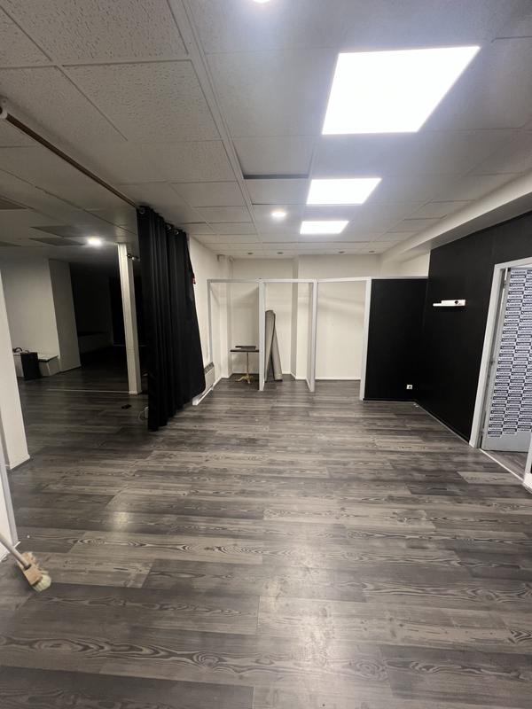 Local commercial - 150 m² - 5 pièces