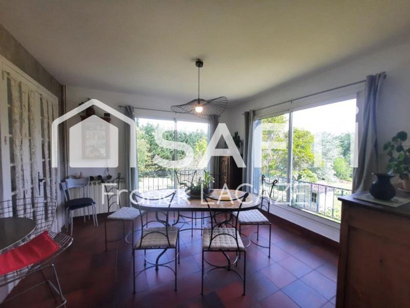 Maison - 300 m² - 11 pièces