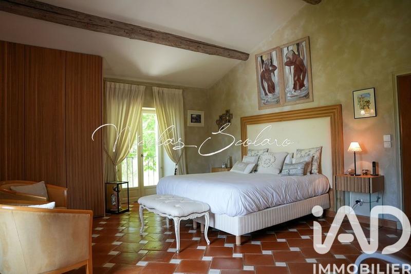 Maison - 310 m² - 8 pièces