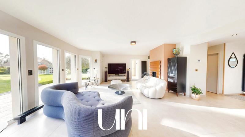 Maison - 220 m² - 6 pièces