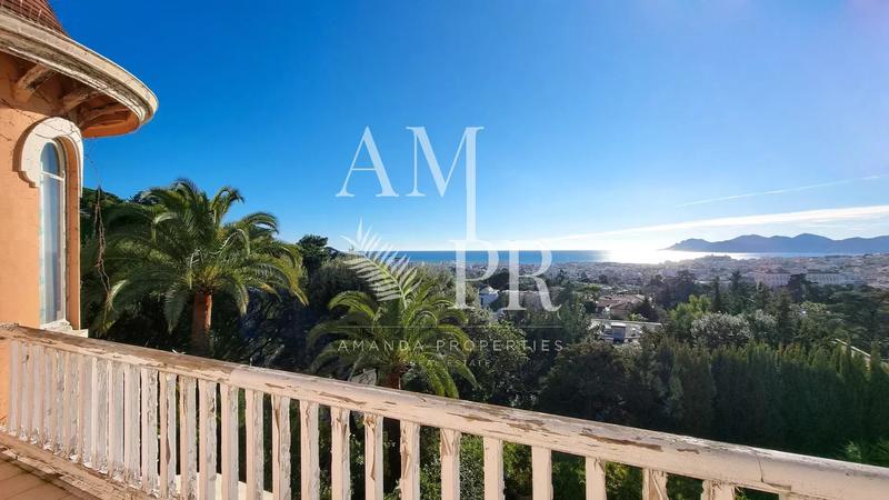 Maison - 682 m² - 11 pièces