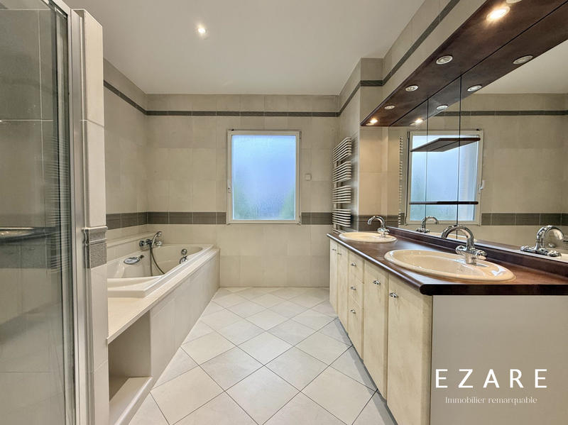 Maison - 165 m² - 7 pièces