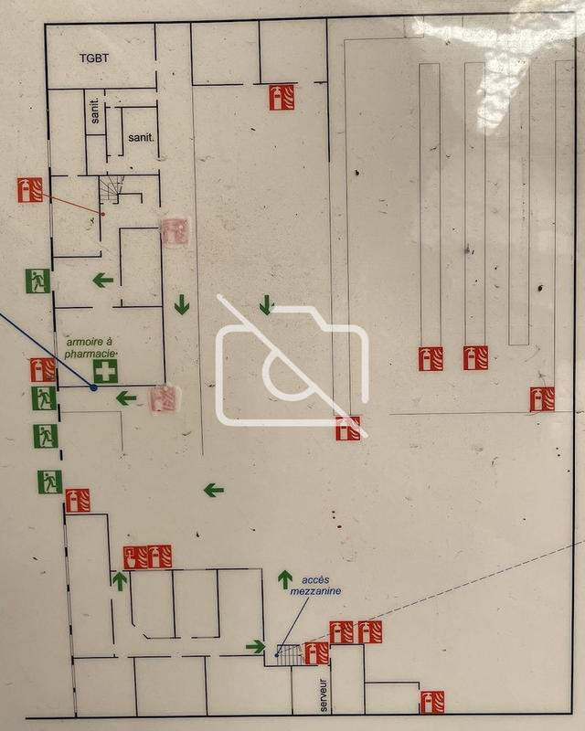 Entrepôt - 1 664 m²