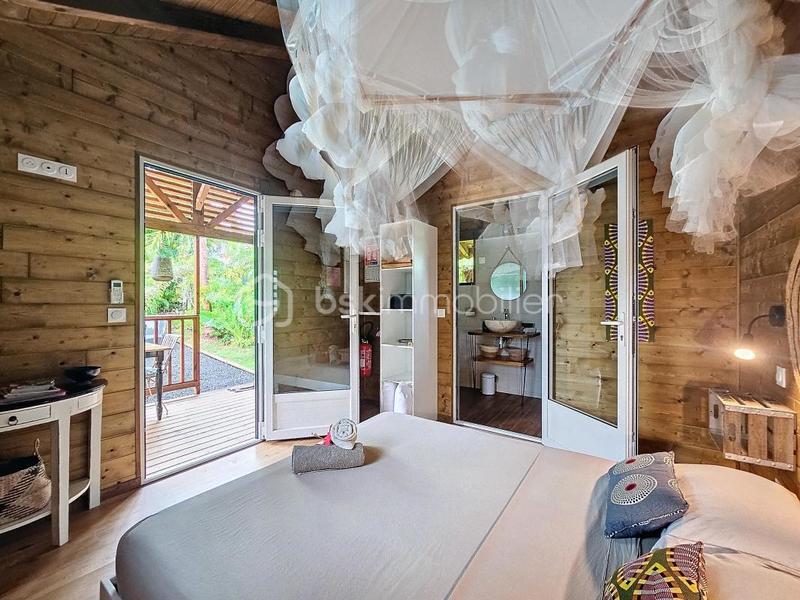 Propriété - 211 m² - 9 pièces