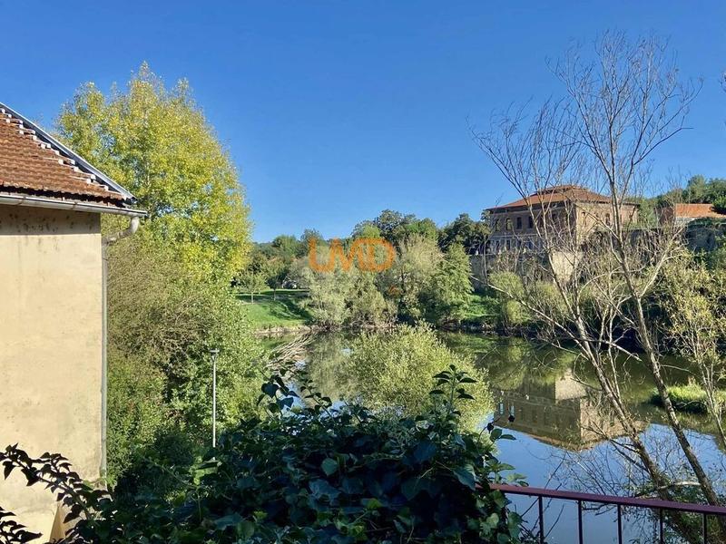 Maison - 180 m² - 11 pièces