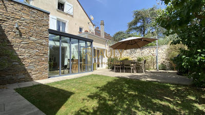 Maison - 300 m² - 9 pièces