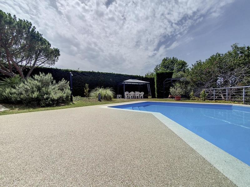 Maison - 260 m² - 8 pièces