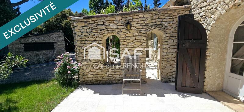 Maison - 260 m² - 11 pièces