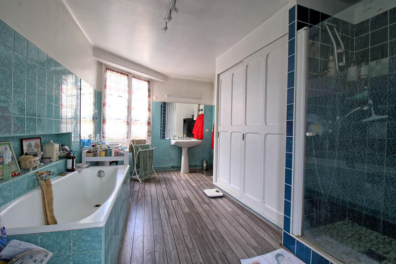 Maison - 291 m² - 11 pièces