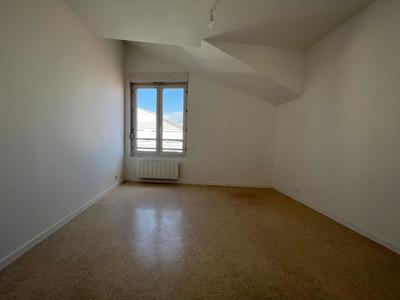 Appartement - 99 m² - 5 pièces