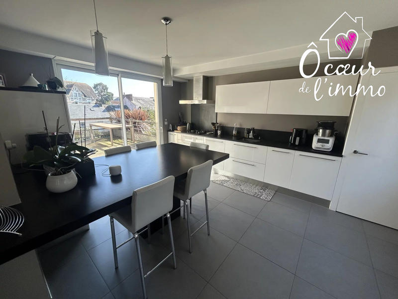 Maison - 251 m² - 9 pièces