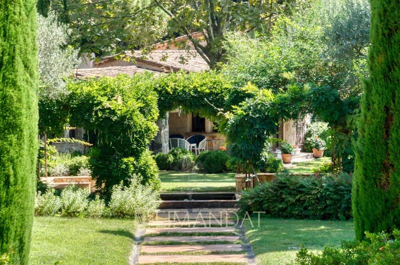 Villa - 460 m² - 9 pièces