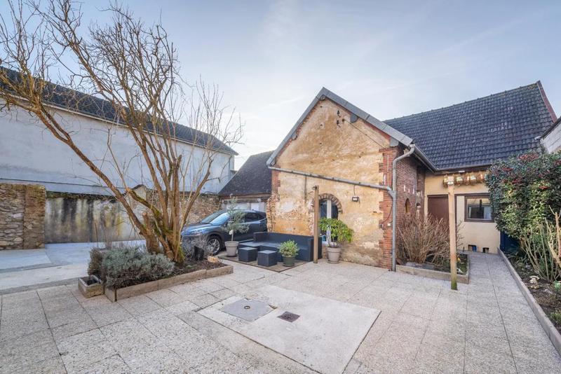 Maison - 240 m² - 10 pièces