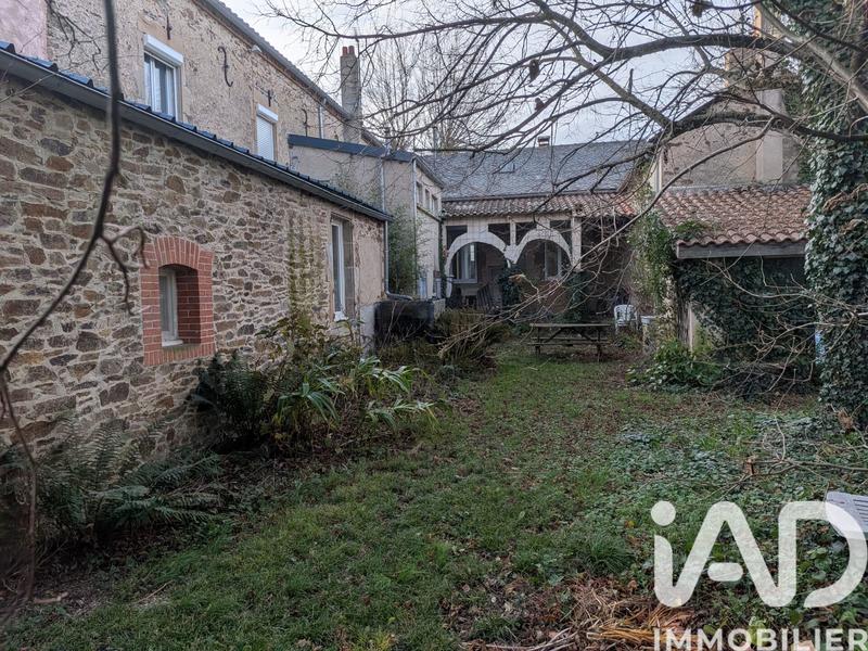 Maison - 302 m² - 12 pièces