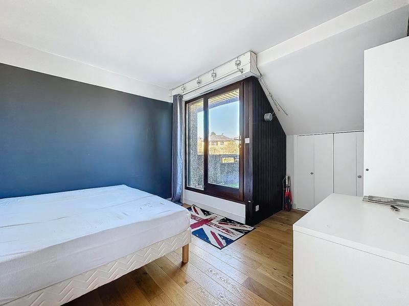 Maison - 220 m² - 9 pièces