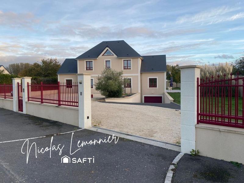 Maison - 240 m² - 6 pièces